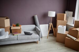 Flyttkartonger i vardagsrum